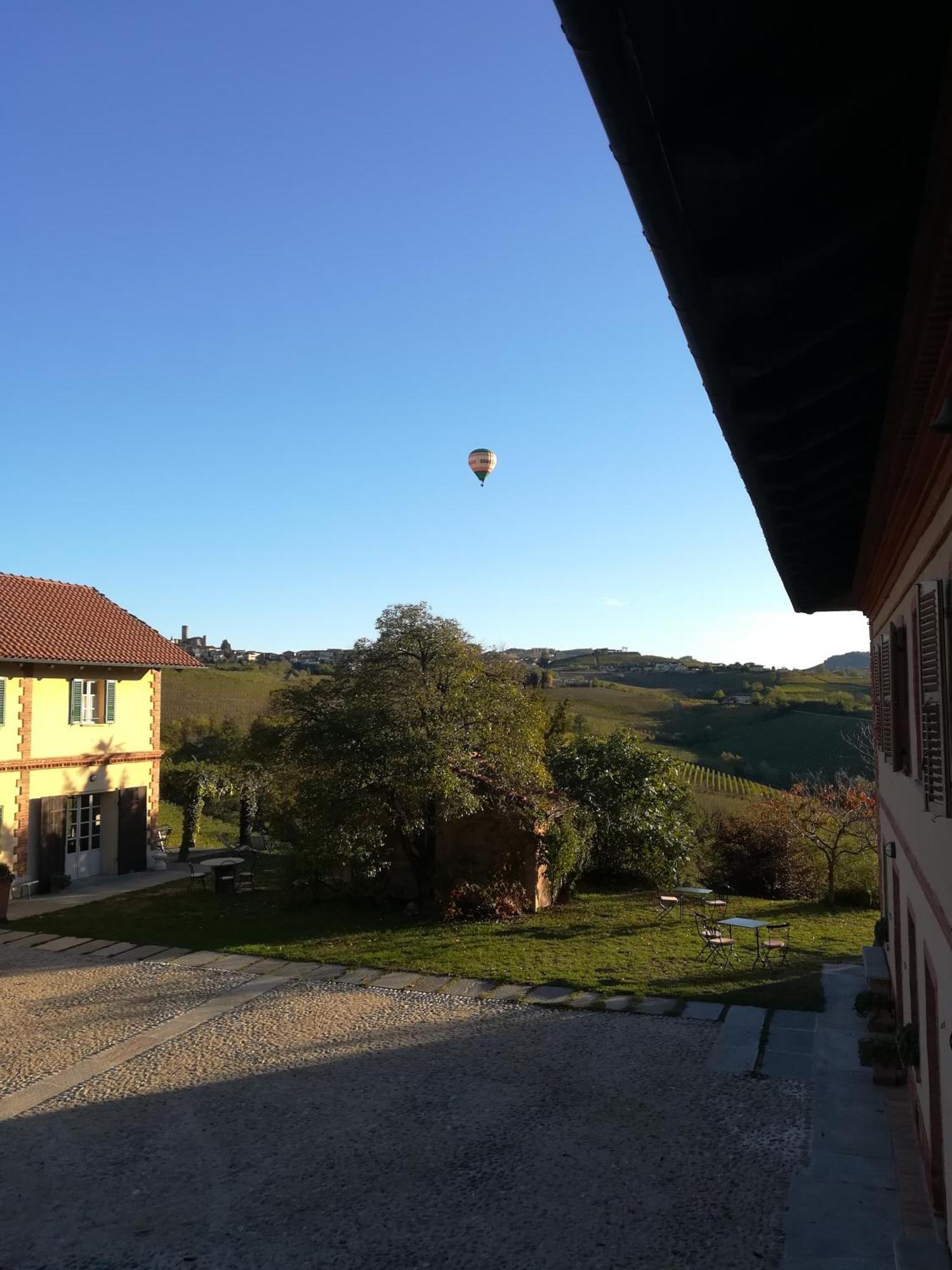 Tenuta Montanello B&B Castiglione Falletto Extérieur photo