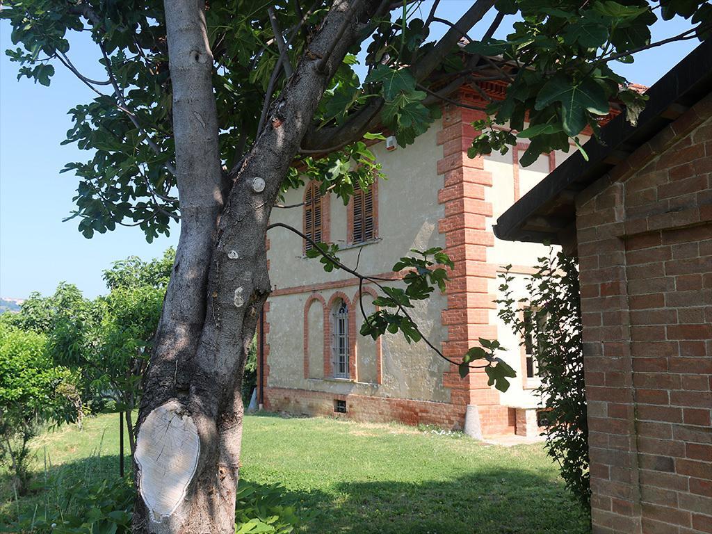 Tenuta Montanello B&B Castiglione Falletto Extérieur photo